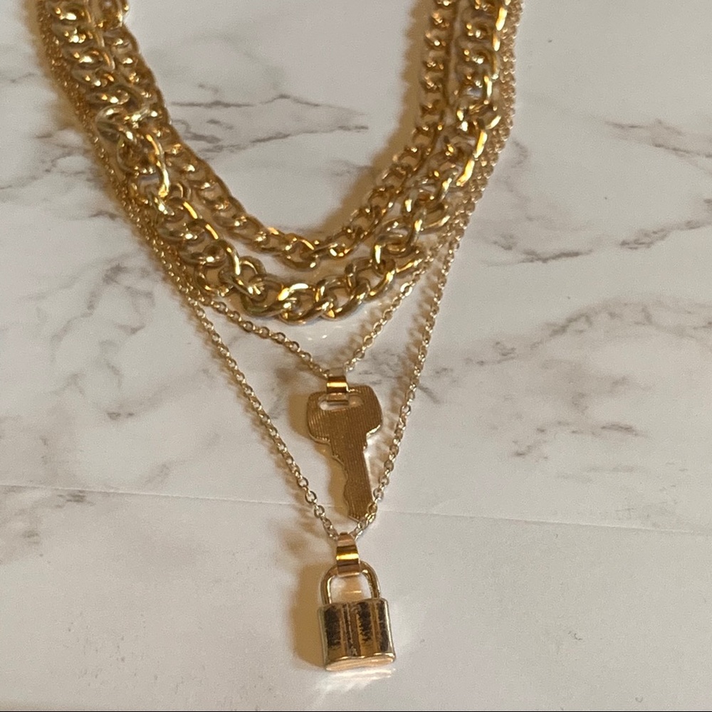 NEW 4pc lock & key gold chain necklace set - Picture 4 of 10